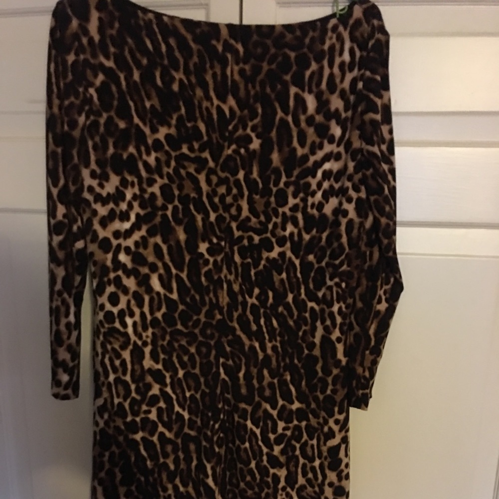Dress with leopard print.
